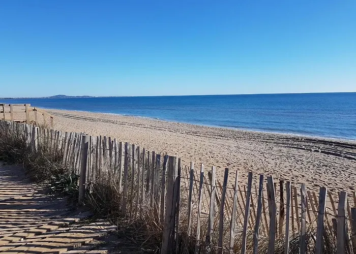 Jolie Maison De Renovee Et Climatisee, 5 Couchages, 2 Et Mezzanine, 100m De La Plage, Le Village De La Lrvm39 Villa *