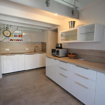 Jolie Maison De Renovee Et Climatisee, 5 Couchages, 2 Et Mezzanine, 100m De La Plage, Le Village De La Lrvm39