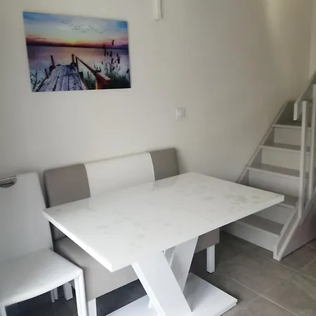 Jolie Maison De Renovee Et Climatisee, 5 Couchages, 2 Et Mezzanine, 100m De La Plage, Le Village De La Lrvm39 Portiragnes