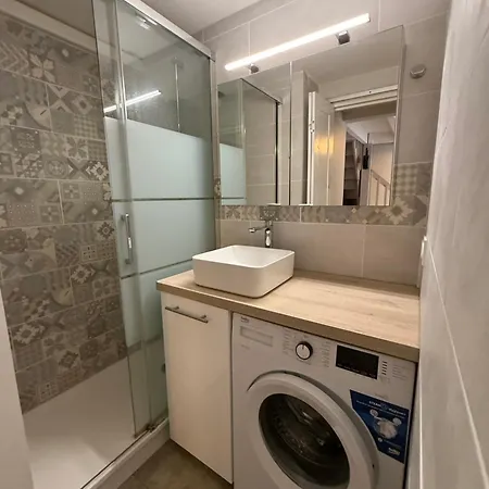 Jolie Maison De Renovee Et Climatisee, 5 Couchages, 2 Et Mezzanine, 100m De La Plage, Le Village De La Lrvm39 Portiragnes