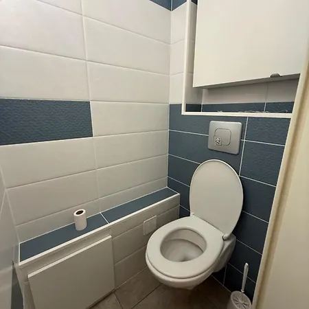 Jolie Maison De Renovee Et Climatisee, 5 Couchages, 2 Et Mezzanine, 100m De La Plage, Le Village De La Lrvm39 * Portiragnes