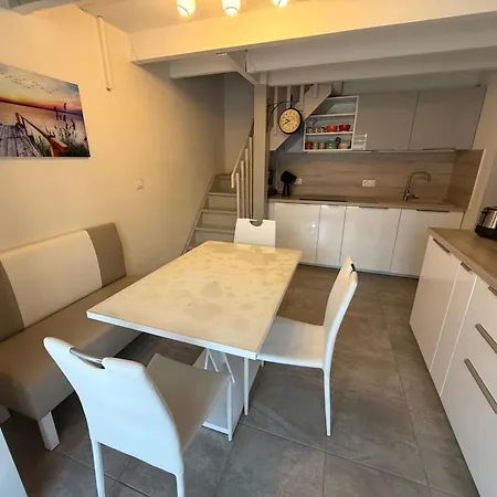 Jolie Maison De Renovee Et Climatisee, 5 Couchages, 2 Et Mezzanine, 100m De La Plage, Le Village De La Lrvm39 Villa